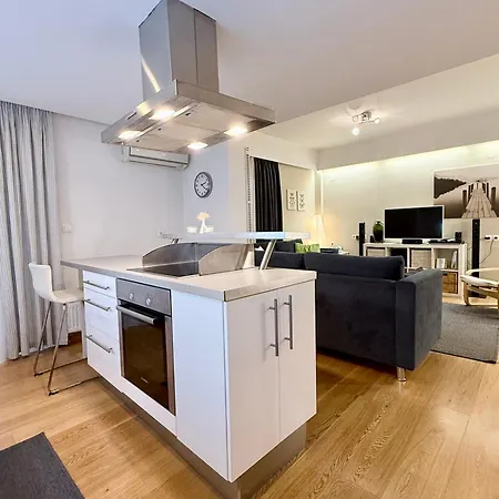 아파트 Στην ΚΑΡΔΙΑ ΤΗΣ ΠΟΛΗΣ - in the HURT OF THE TOWN *