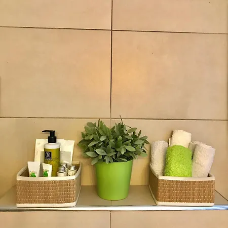 Στην ΚΑΡΔΙΑ ΤΗΣ ΠΟΛΗΣ - in the HURT OF THE TOWN