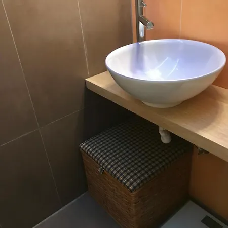 Στην ΚΑΡΔΙΑ ΤΗΣ ΠΟΛΗΣ - in the HURT OF THE TOWN 트리칼라