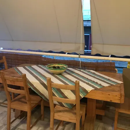 Στην ΚΑΡΔΙΑ ΤΗΣ ΠΟΛΗΣ - in the HURT OF THE TOWN *