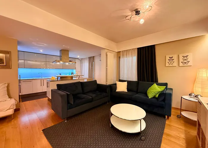 στην καρδια τησ πολησ - In The Hurt Of The Town *