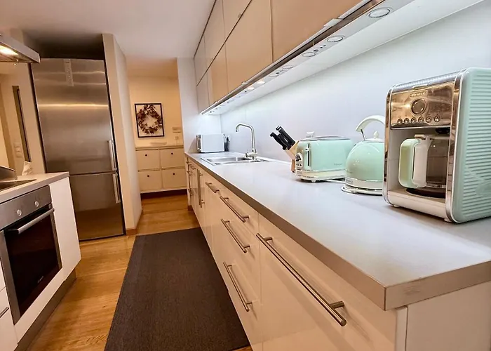 στην καρδια τησ πολησ - In The Hurt Of The Town Apartment *