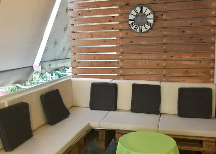 στην καρδια τησ πολησ - In The Hurt Of The Town