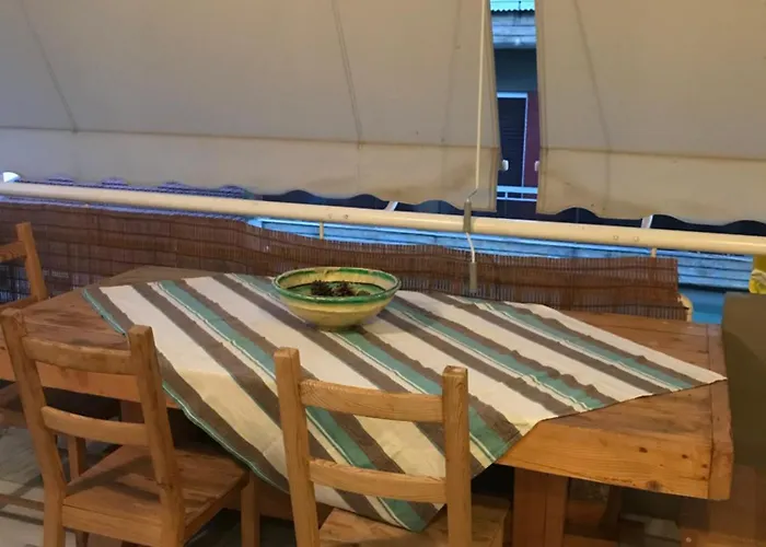 στην καρδια τησ πολησ - In The Hurt Of The Town *